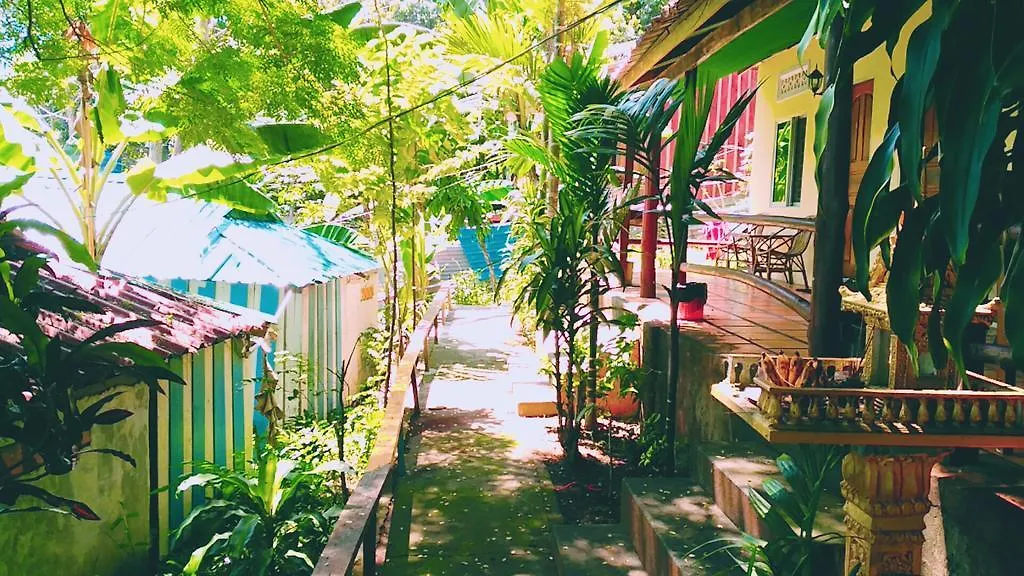 Raksa Bar & Bungalows سيهانوكفيل